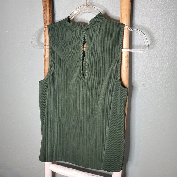 Jack by BB Dakota Keyhole top Small - Picture 6 of 8